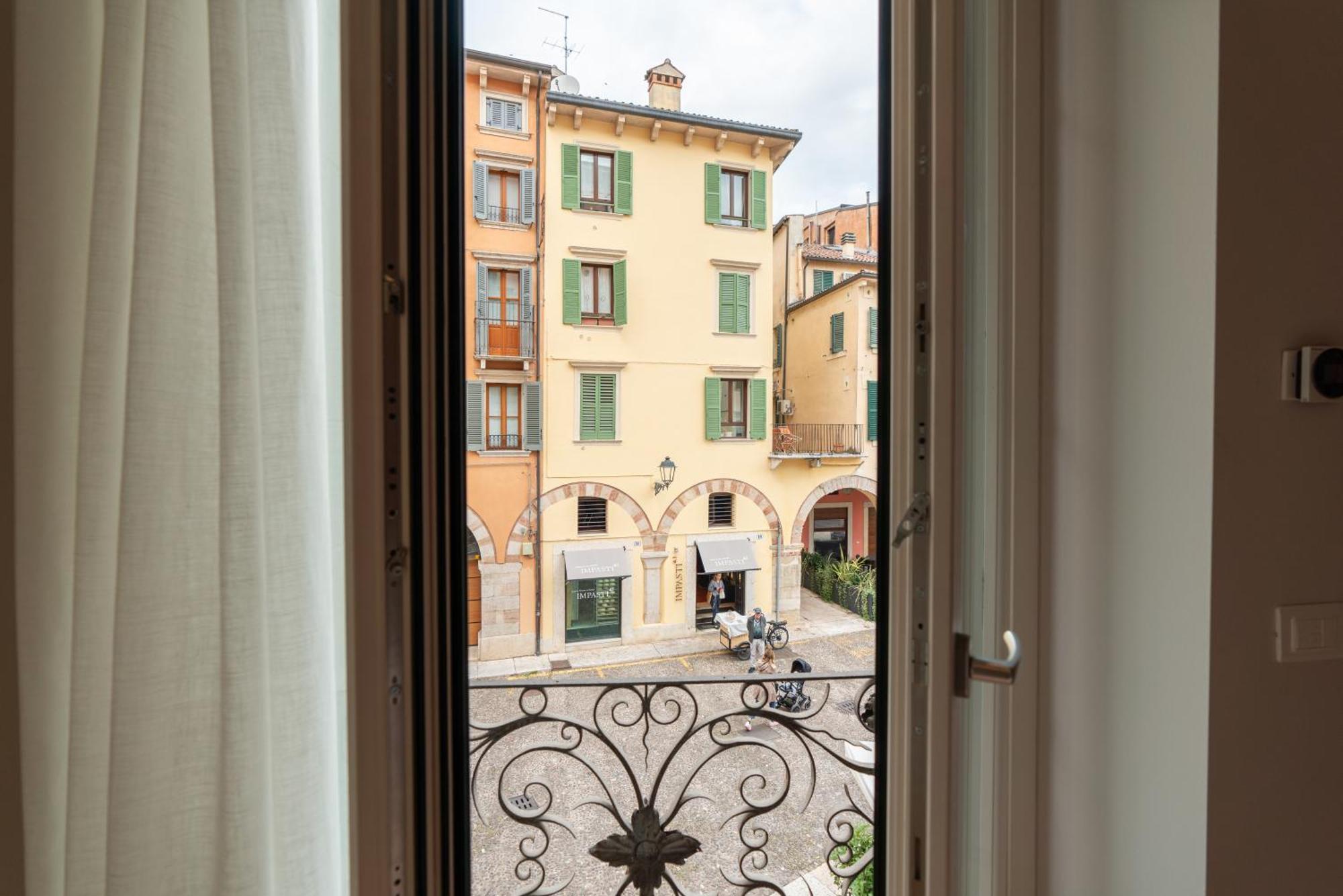 Palazzo Biasini By Postcardsfrom Hotel Верона Екстериор снимка