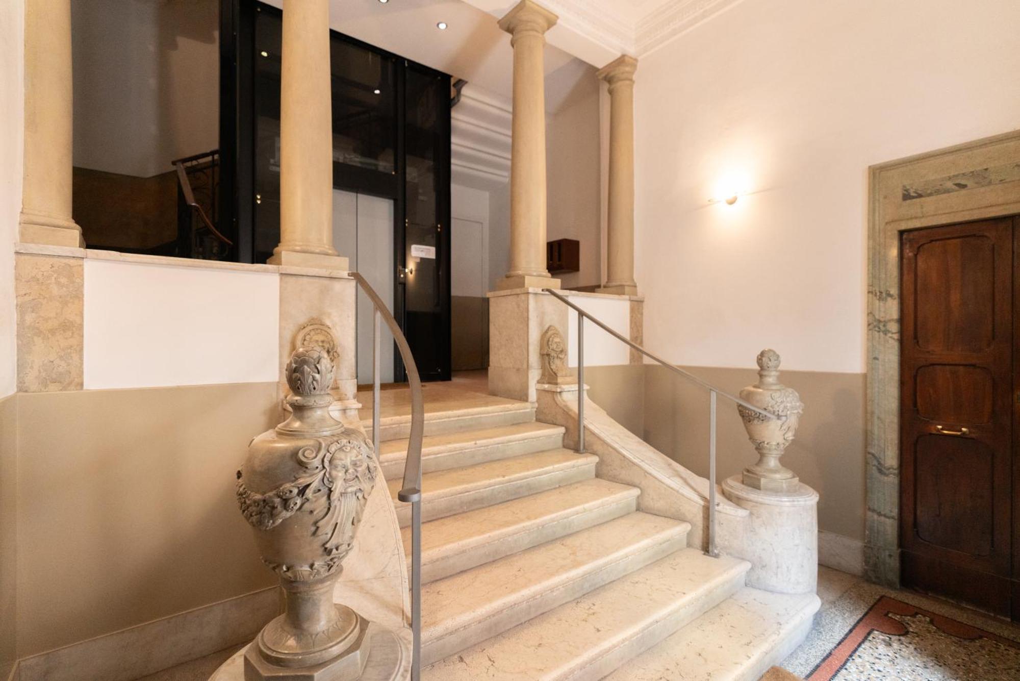 Palazzo Biasini By Postcardsfrom Hotel Верона Екстериор снимка