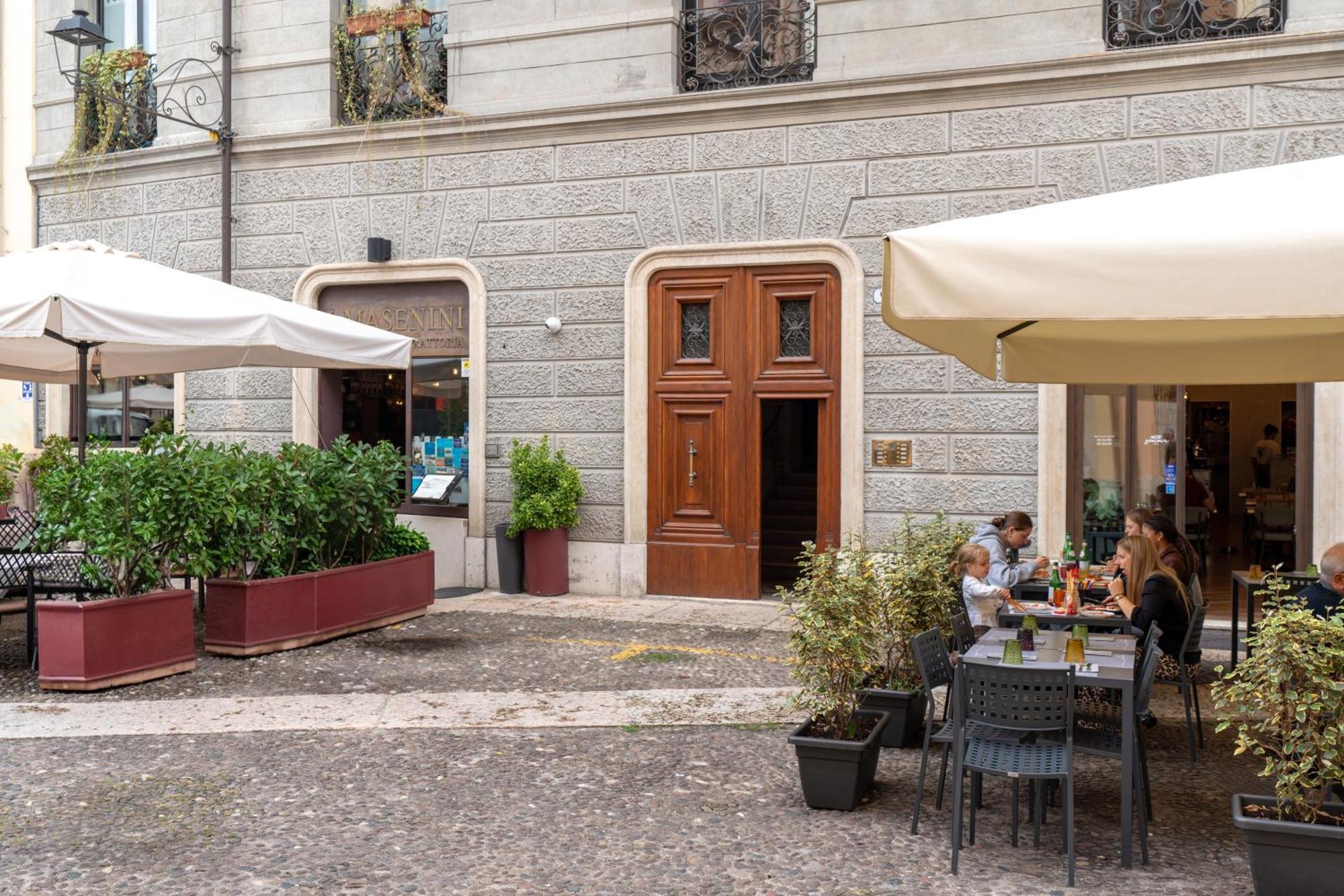 Palazzo Biasini By Postcardsfrom Hotel Верона Екстериор снимка