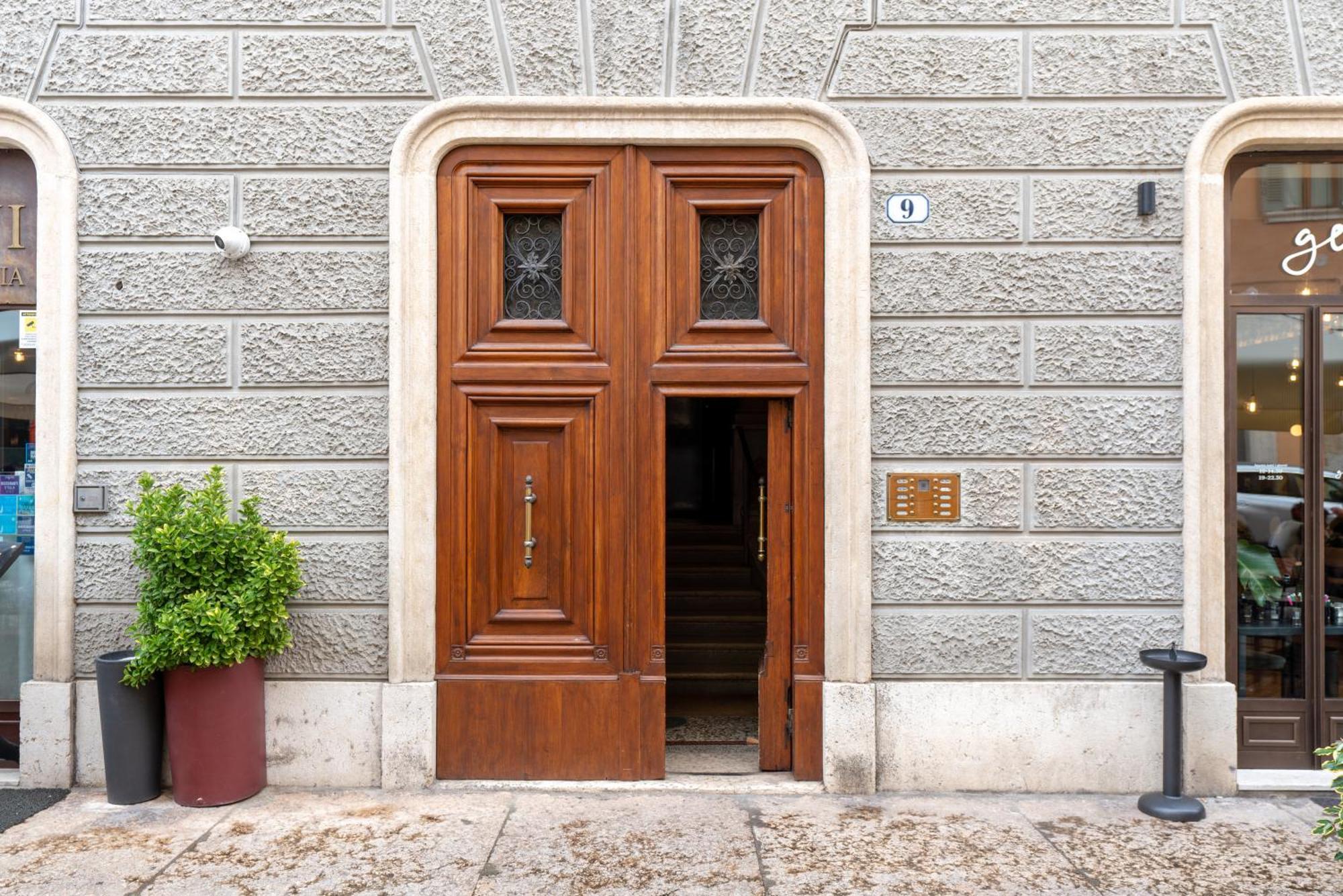Palazzo Biasini By Postcardsfrom Hotel Верона Екстериор снимка