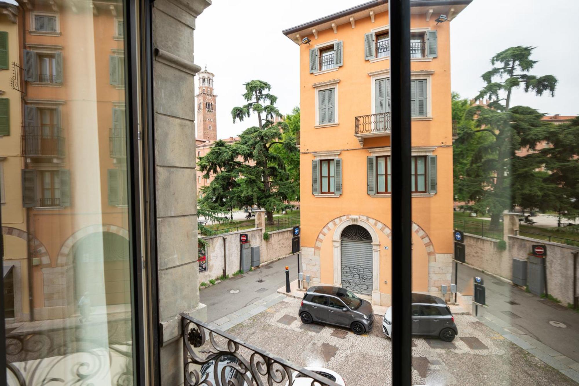 Palazzo Biasini By Postcardsfrom Hotel Верона Екстериор снимка